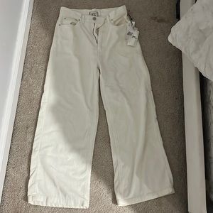 White rubbed urban jeans
